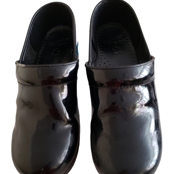 Women's Dansko Professional Clogs. Blk 8.5. - Picture 3 of 7